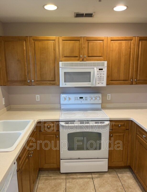 Building Photo - 12020 Rain Brook Ave