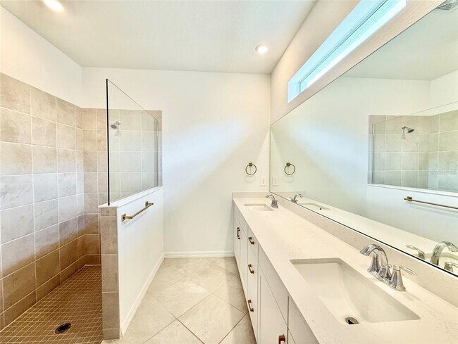 Building Photo - 10995 Pinot Dr