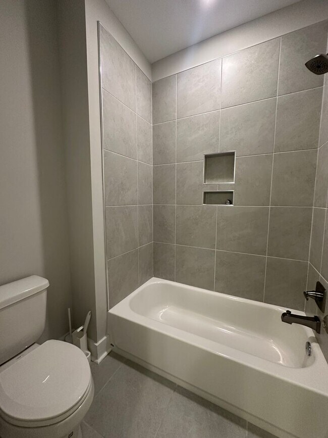 Building Photo - Gorgeous newer 2-Story, 4 bedroom Home in South Walton County