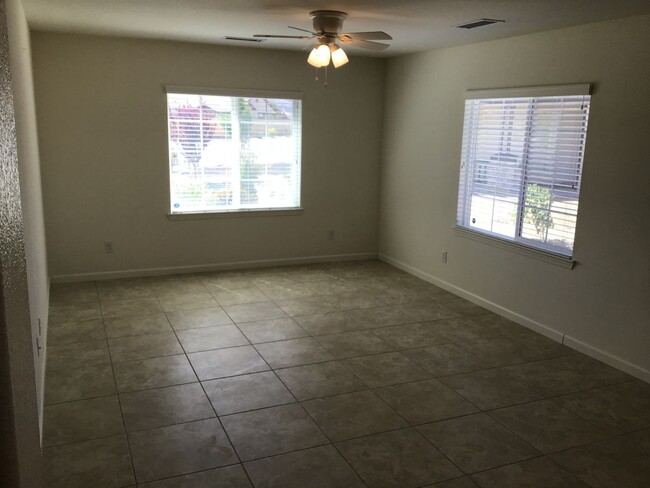 Building Photo - Beautiful 1 Bedroom 1 Bath Home With Al...