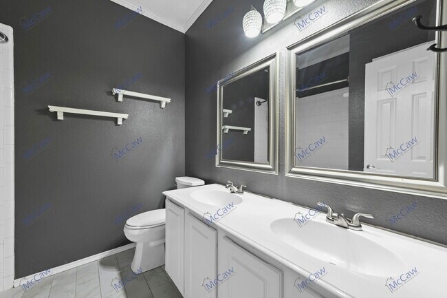 Building Photo - 6603 Fairlawn Dr