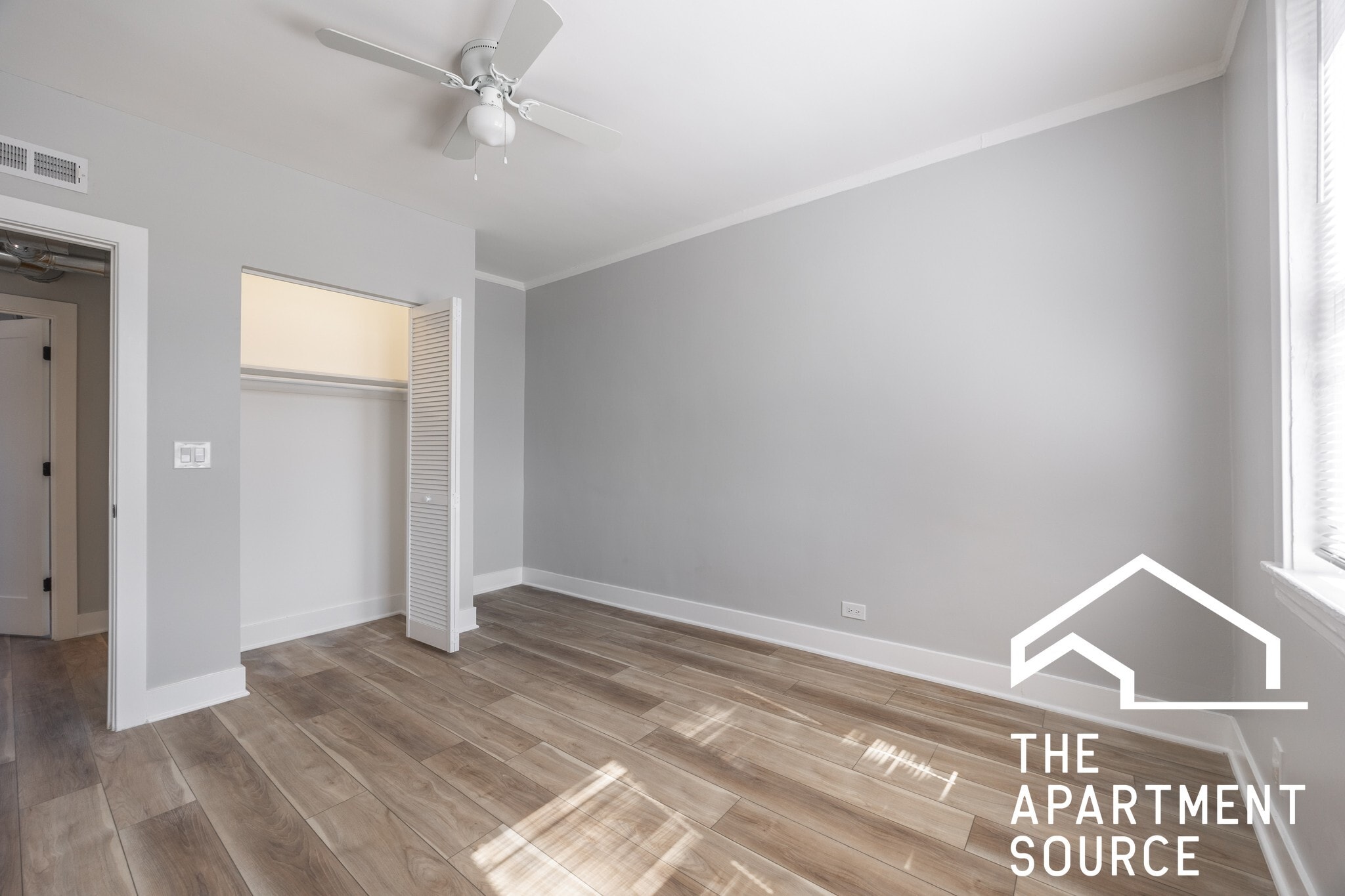 Building Photo - 6148 N Francisco Ave