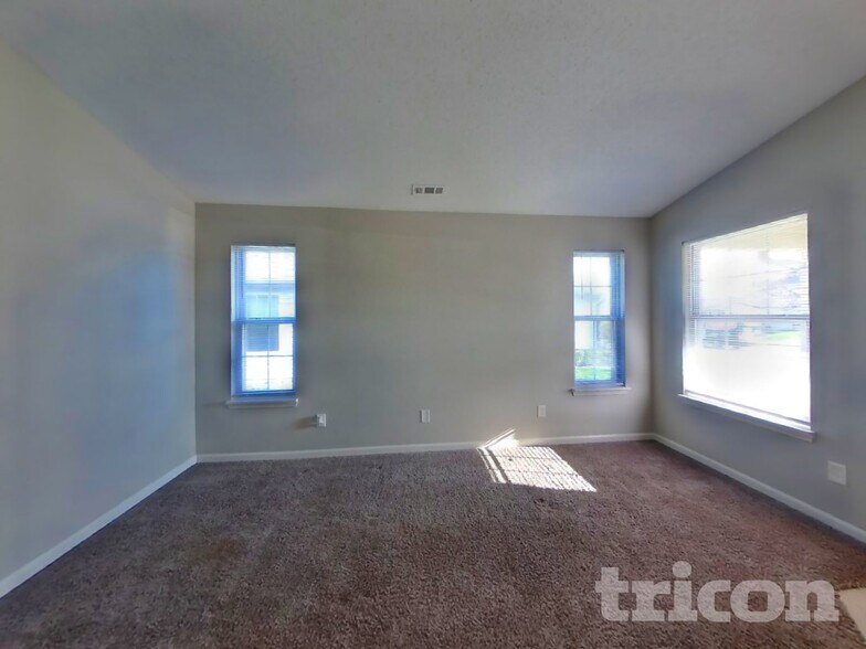 Building Photo - 1748 Long Lake Dr