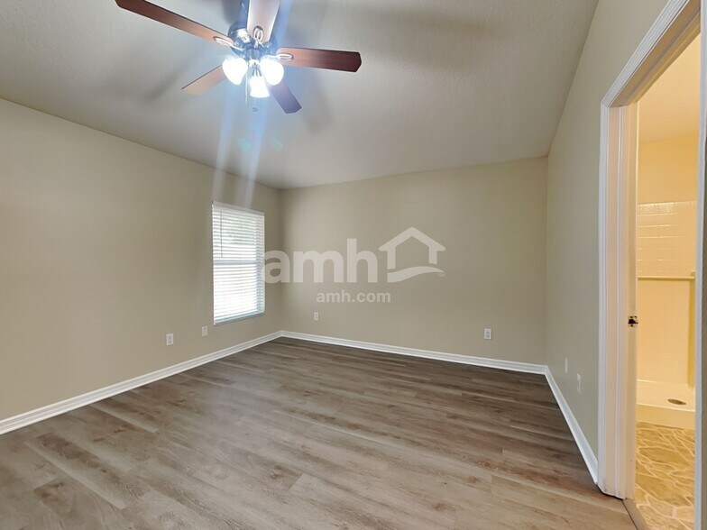 Building Photo - 8467 Quarter Horse Dr
