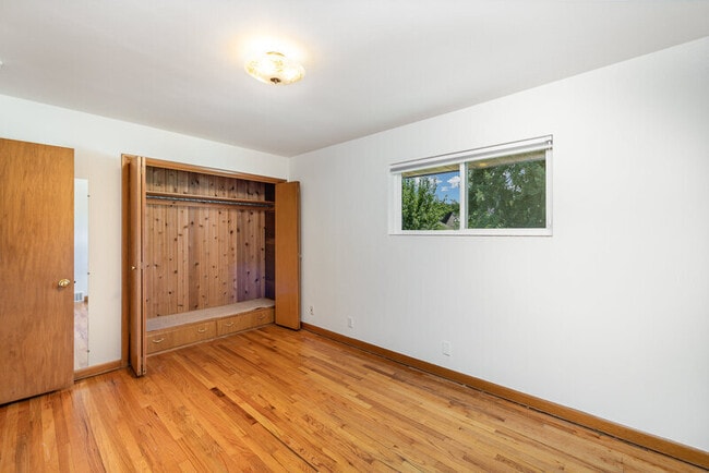 Building Photo - 723 N 81st St