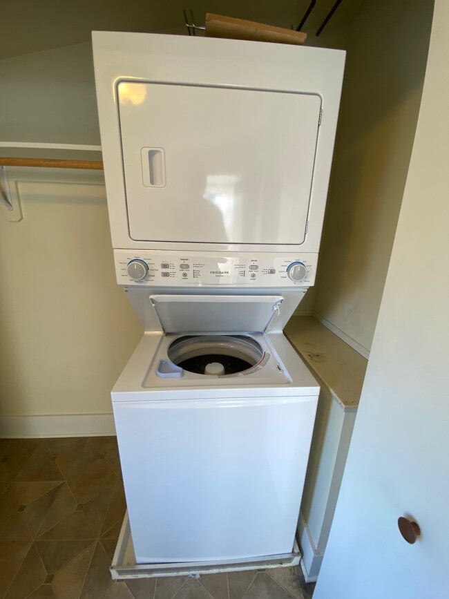 Washer/Dryer in unit - 225 N Franklin St