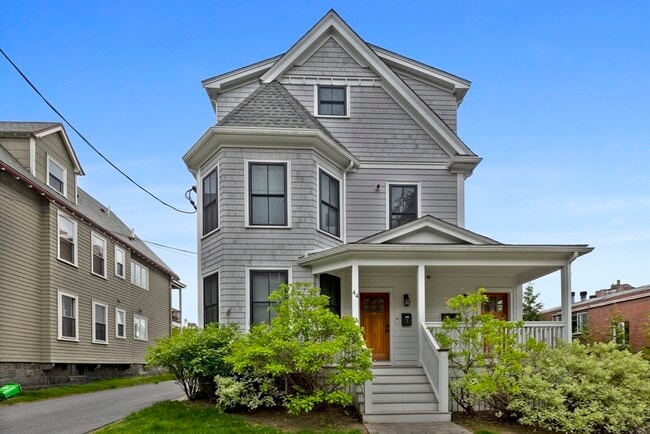 Building Photo - 44 Evergreen St