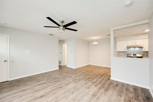 Building Photo - 915 Chisholm Cove