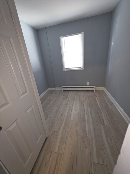 Building Photo - 1212 Holbrook St NE