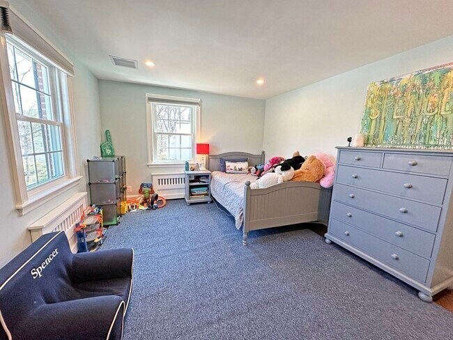 Building Photo - 99 Westchester Rd