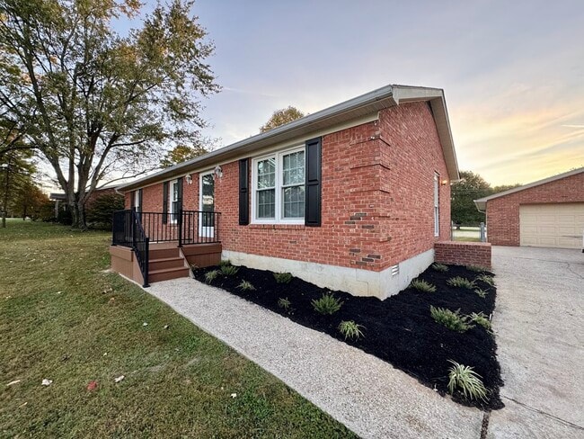 Building Photo - 113 Meadow Ln