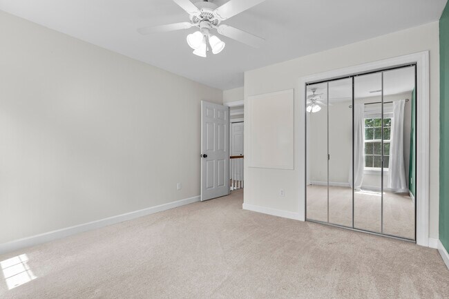Building Photo - 101 Hollingwood Dr