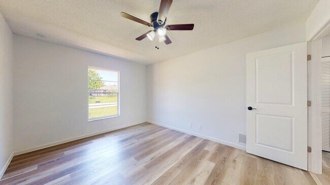 Building Photo - 10 Coral Reef Ct S
