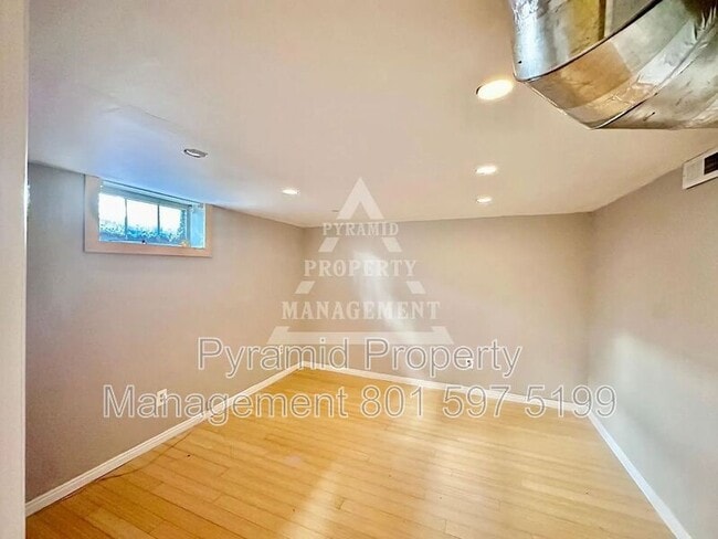 Building Photo - 1409 E Redondo Ave