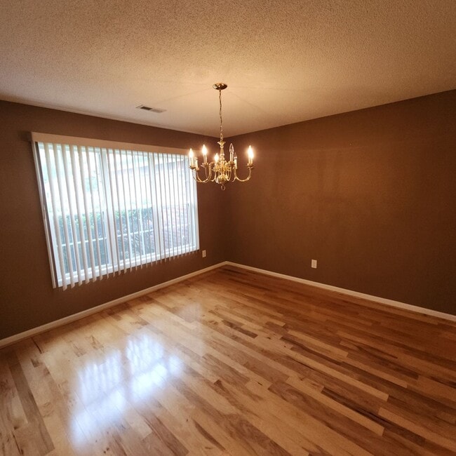 Building Photo - One Level House with a Double Garage FOR R...
