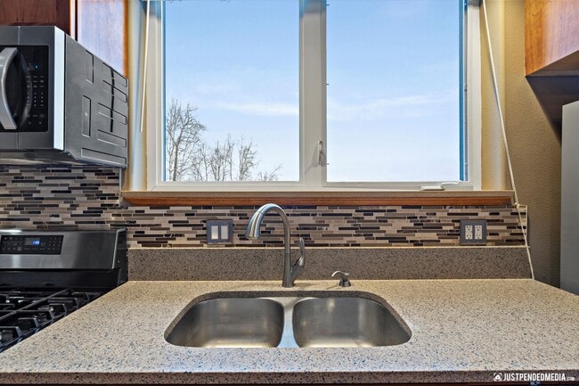 Building Photo - Eagle River Valley Escape