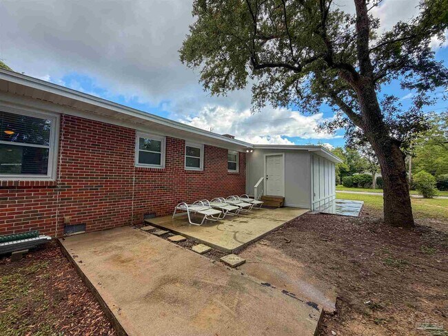 Building Photo - 1815 Hallmark Dr