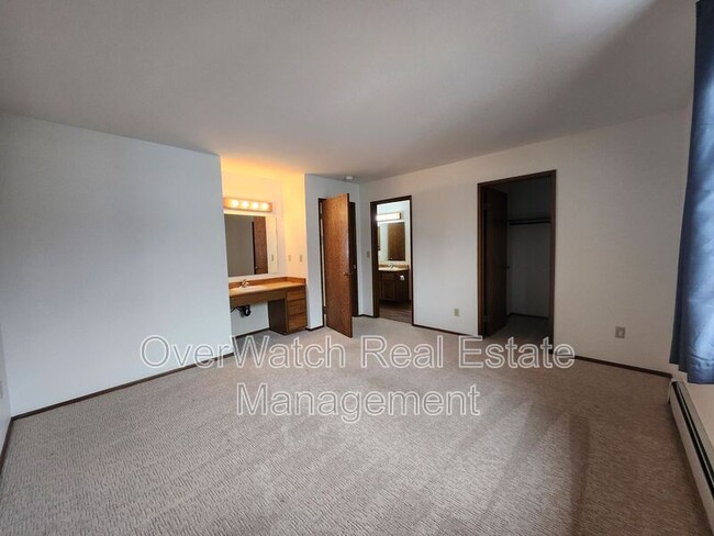 Building Photo - 1932 Beaver Pl