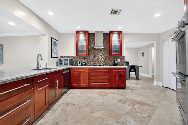 Building Photo - 2423 NE 202nd St