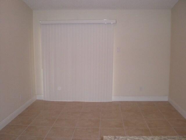 Building Photo - 10381 SW 150th Ct