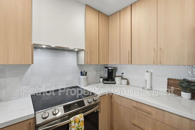 Building Photo - 9708-9708 E Vía Linda