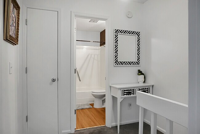 Building Photo - 2483 Realm St