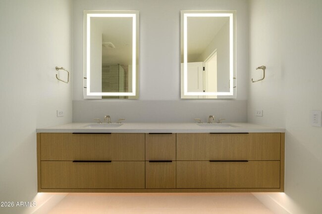 Building Photo - 4849 N Camelback Rdg Dr