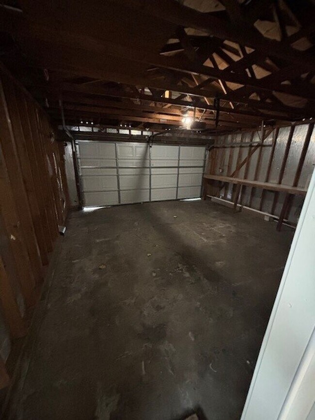 Building Photo - Madronas Duplex