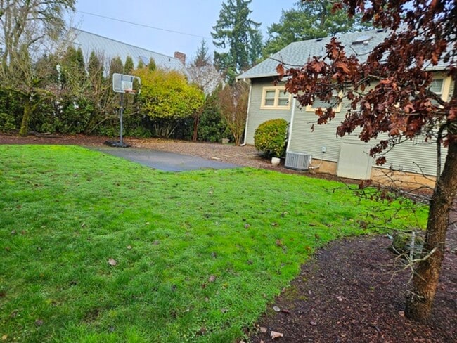 Building Photo - 4Bd/1Ba two story home - For viewing