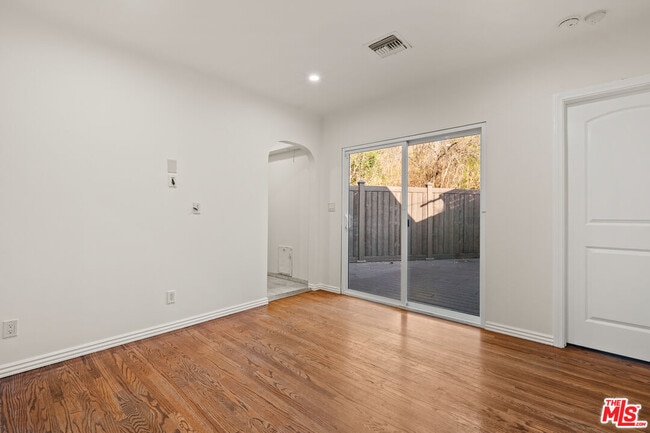 Building Photo - 4530 Bakman Ave