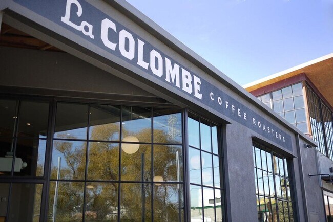 Building Photo - A Charming 2 Bed / 1 Bath with Bonus Space in Prime Echo Park Location