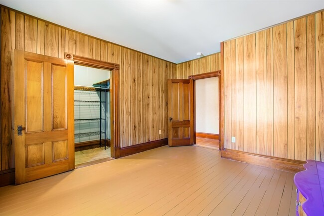 Building Photo - 19 Pine St