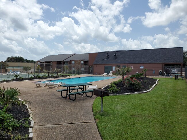 Building Photo - College Station - 1-bedroom, 1-bath Condo ...