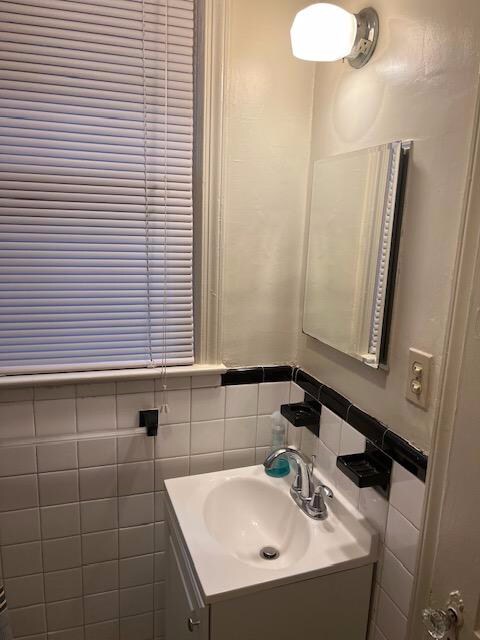 Building Photo - 426 6th St NE