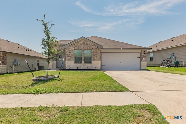 Building Photo - 2306 Aylesbury Dr