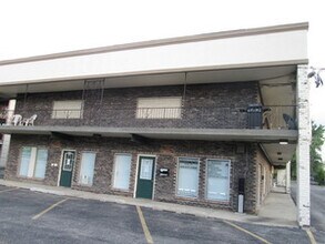 Building Photo - 7925 W 103rd St