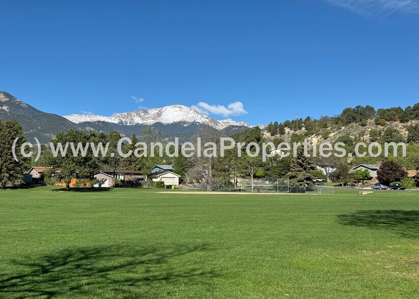 Building Photo - 1021 Adams Dr