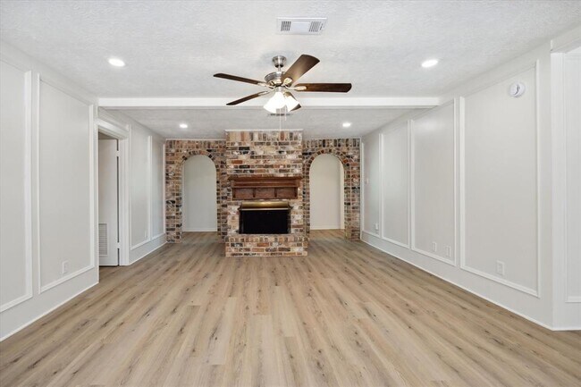 Building Photo - 25402 Lynbriar Ln