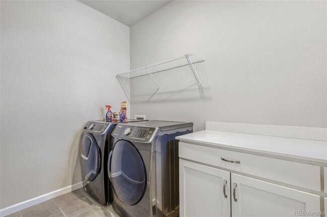 Building Photo - 5 BR/4BA | Newly Renovated Single Family Home | 1-Car Garage Parking | Community Pool!