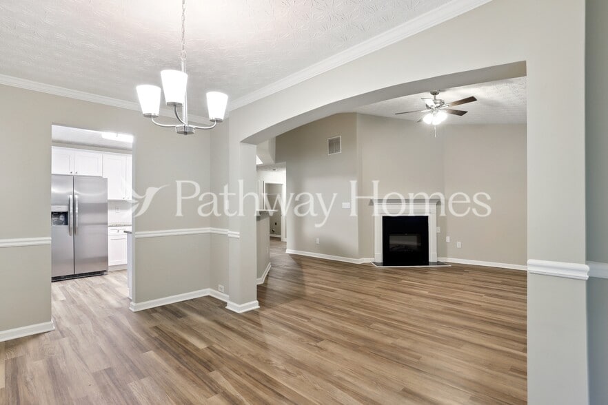 Building Photo - 210 Silver Arrow Cir