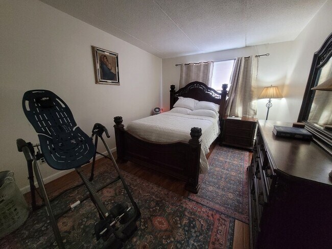 Building Photo - 80 N Warren St