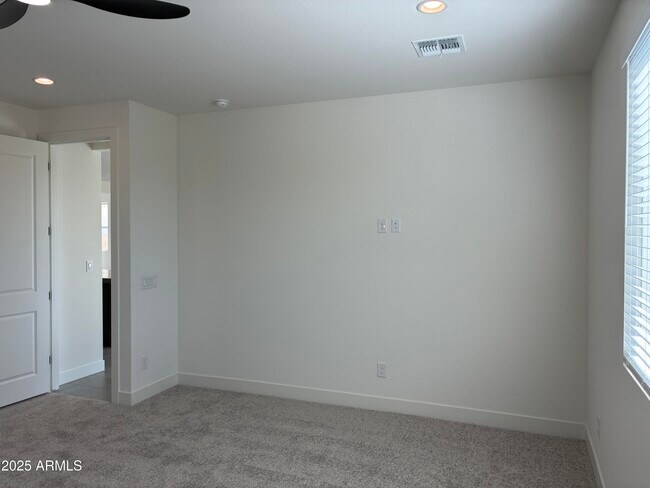 Building Photo - 10862 N Brownsville Ln