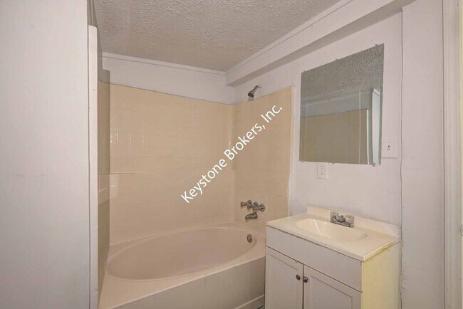 Building Photo - 760 Magnolia Dr