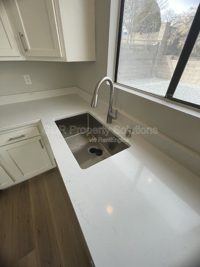 Building Photo - 4733 Platinum Dr NE