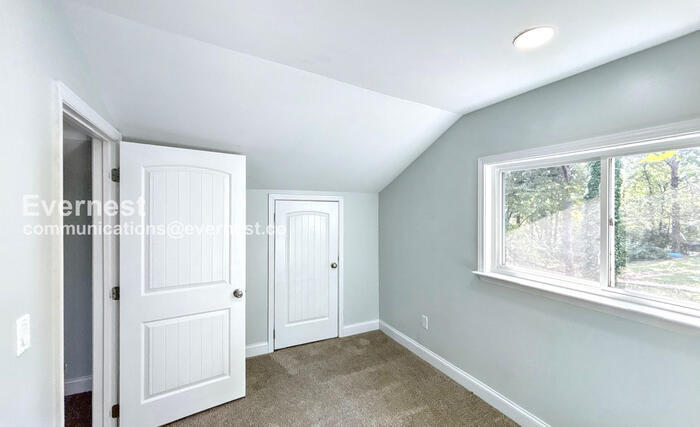 Building Photo - 217 N Sweetbriar Ave