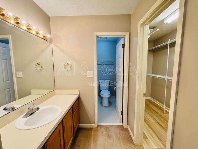 Building Photo - 6008 Woodrun Ct