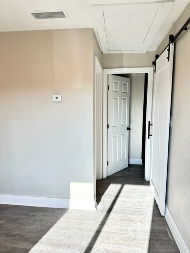 Building Photo - 919 Hobson