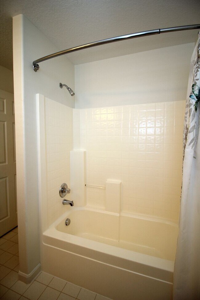 Building Photo - Custom-Built 5 Bedroom/3 Bath Home In A Great Sunnyside Neighborhood