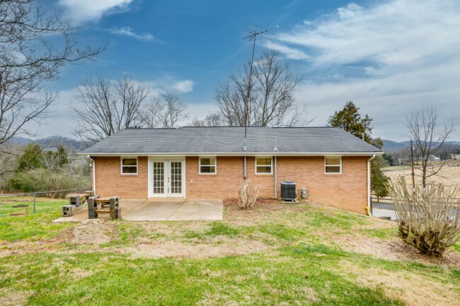 Building Photo - 134 Howes Chapel Rd