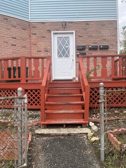 Building Photo - 5 Webster Pl